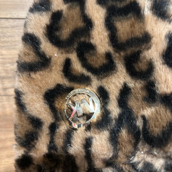 Michael Kors leopard printt house shoes slippers size 9 EUC - Picture 3 of 4